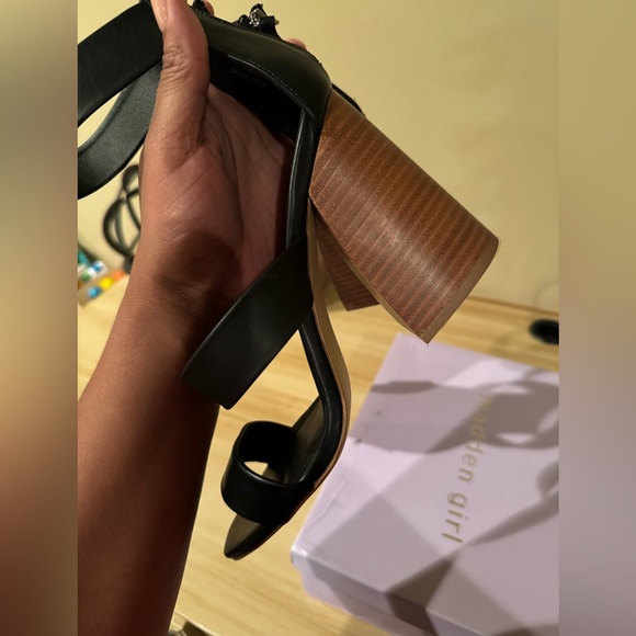 MADDEN GIRL Clyde City Sandals - Picture 11 of 13